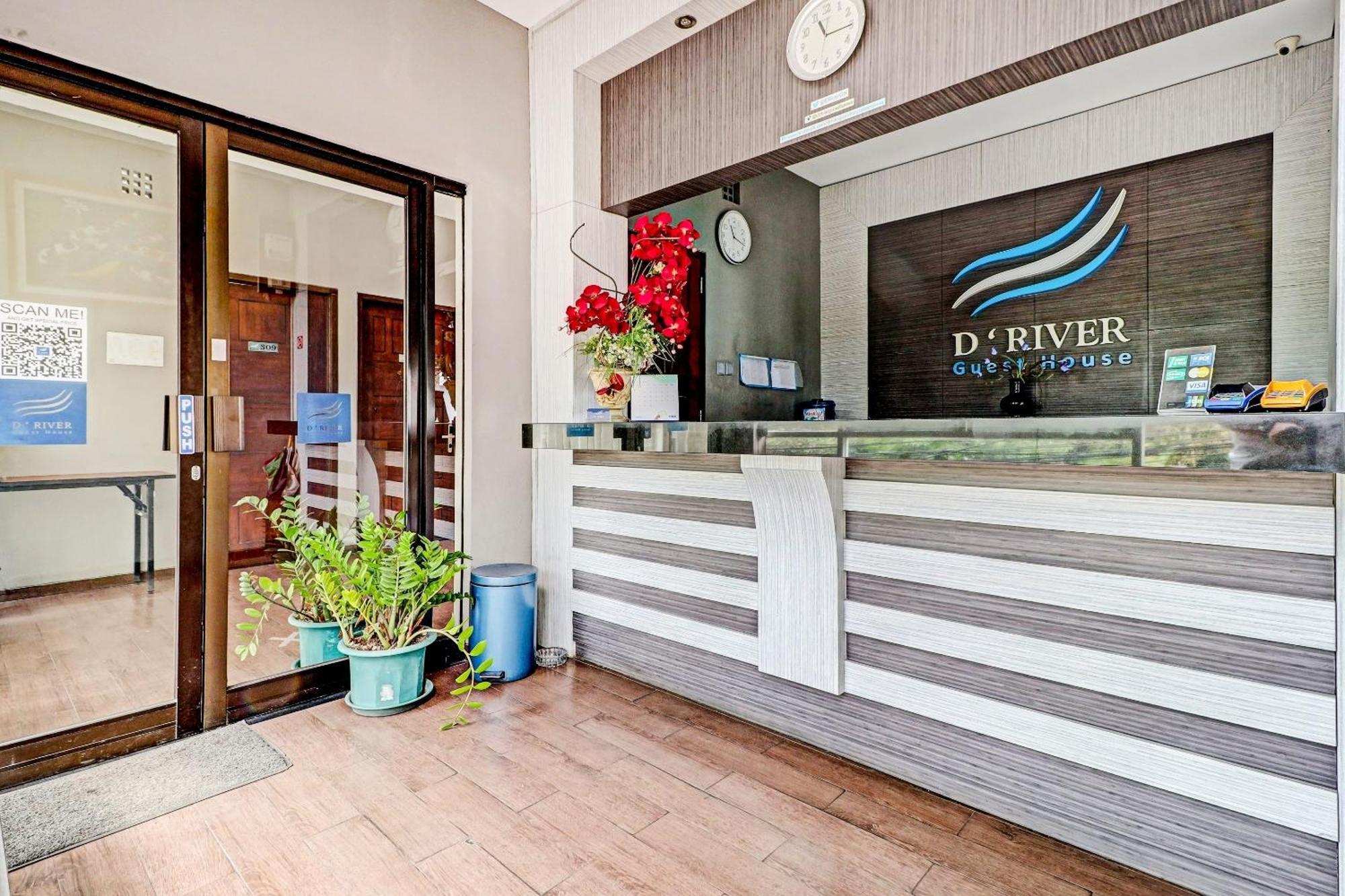 Hotel O Cihampelas Near Ciwalk Formerly D'River Guest House Bandung Exterior foto