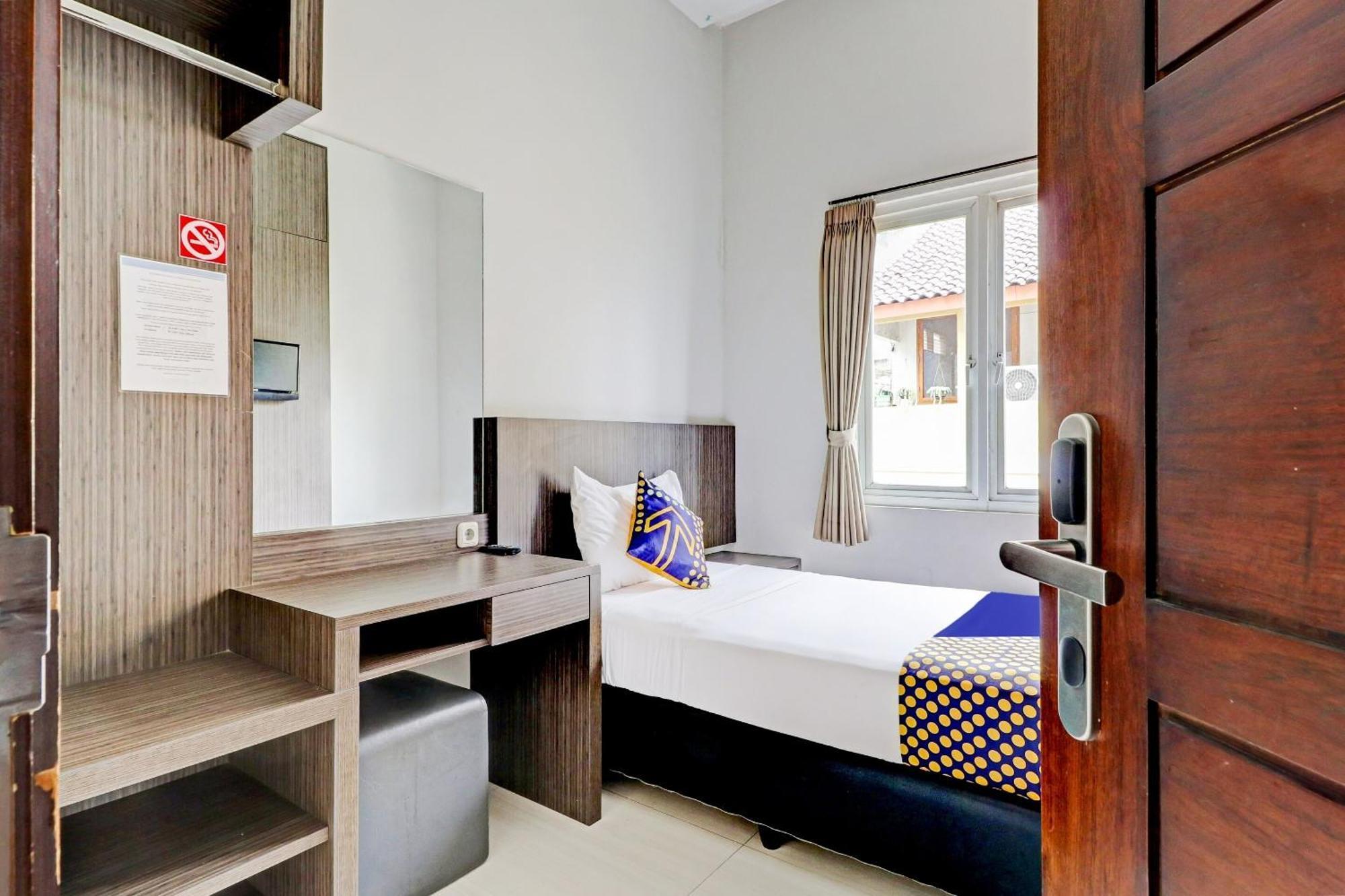 Hotel O Cihampelas Near Ciwalk Formerly D'River Guest House Bandung Exterior foto